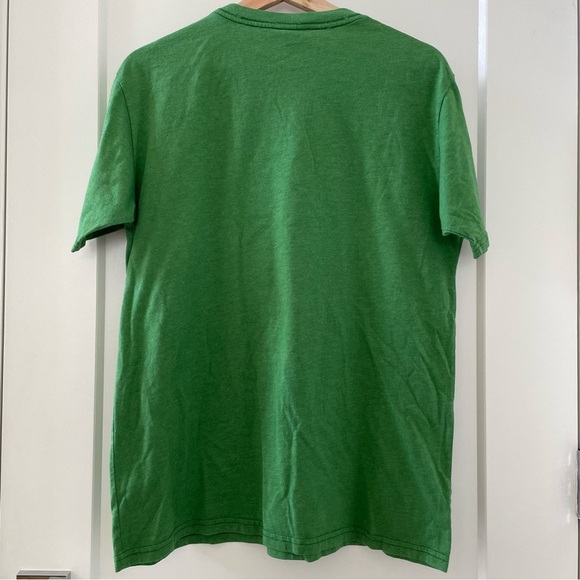 T shirt Green Junk Food Chicks are Confusing Snoopy Woodstock Peanuts Size M - Picture 2 of 8